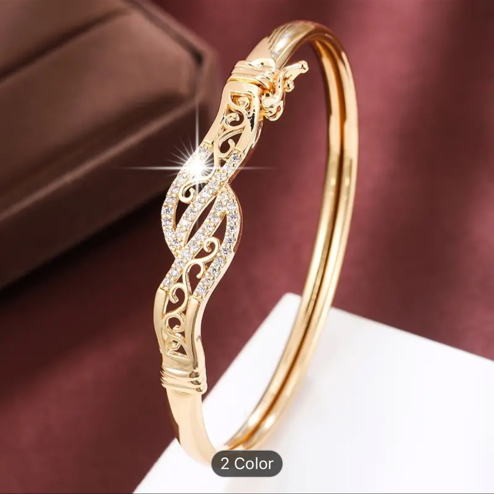 Elegant Golden Plated Copper Bracelet for Women, Luxury Style - Picture 4 of 6